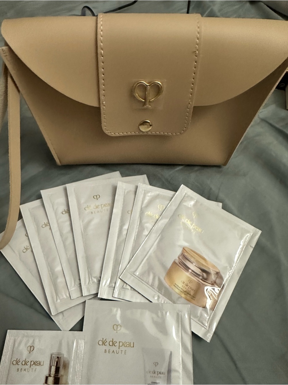 Cle de peau bag with precious gold vitality masks X 7 lotion. X 1 & 1 clay scrub